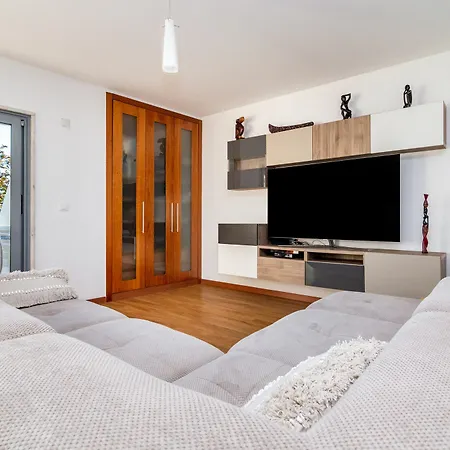 Whome | Damasceno Contemporary 59 Apartmán